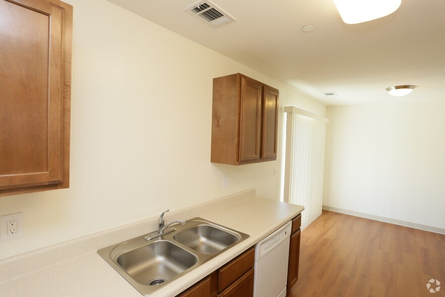 More Photos Of 700-700 Wincoram Way, Coram Apartments For Lease