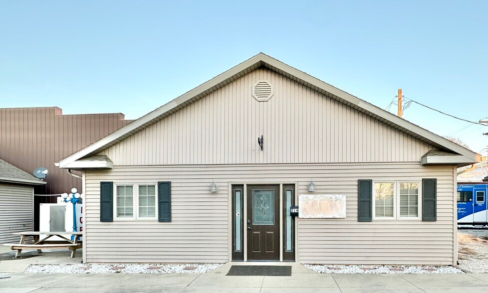 More Photos Of 214 4th St, Covington Office For Sale