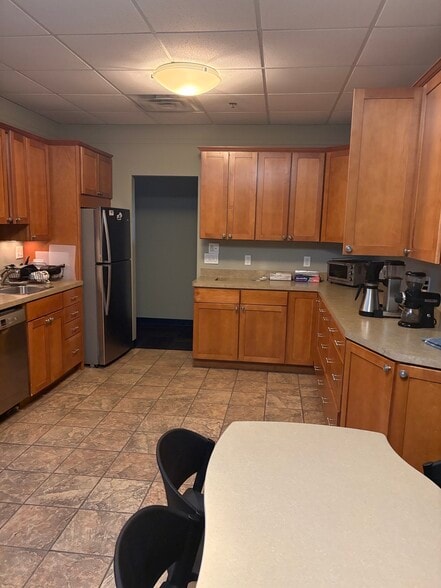 More Photos Of 6900 W Broadway Ave, Minneapolis Freestanding For Sale