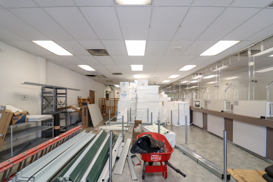 More Photos Of 30094-30120 Ford Rd, Garden City Storefront For Lease