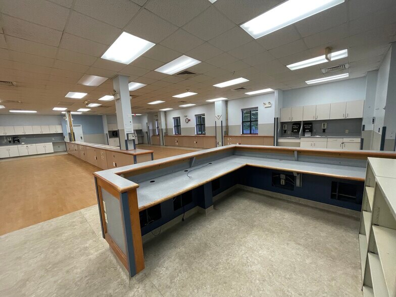 More Photos Of 1308 S 4th St, Hartsville Medical For Lease