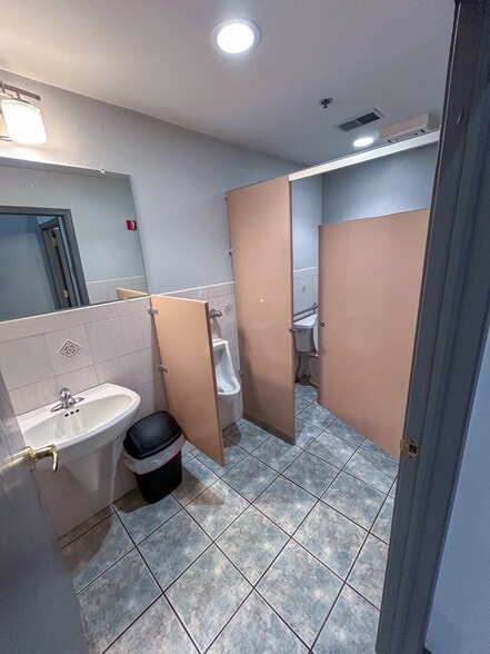 More Photos Of 30 N Lincoln St, Batavia Office For Lease