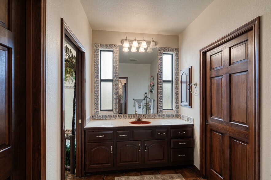 More Photos Of 505 Gilchrist Ln, Del Rio Specialty For Sale