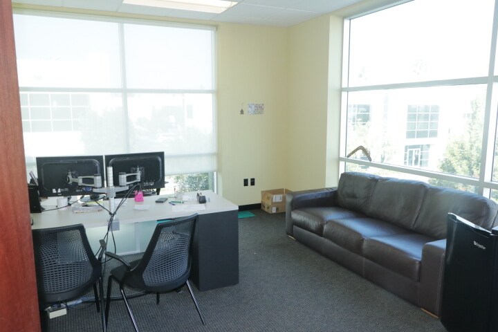 More Photos Of 2816 Columbia St, Torrance Light Distribution For Lease