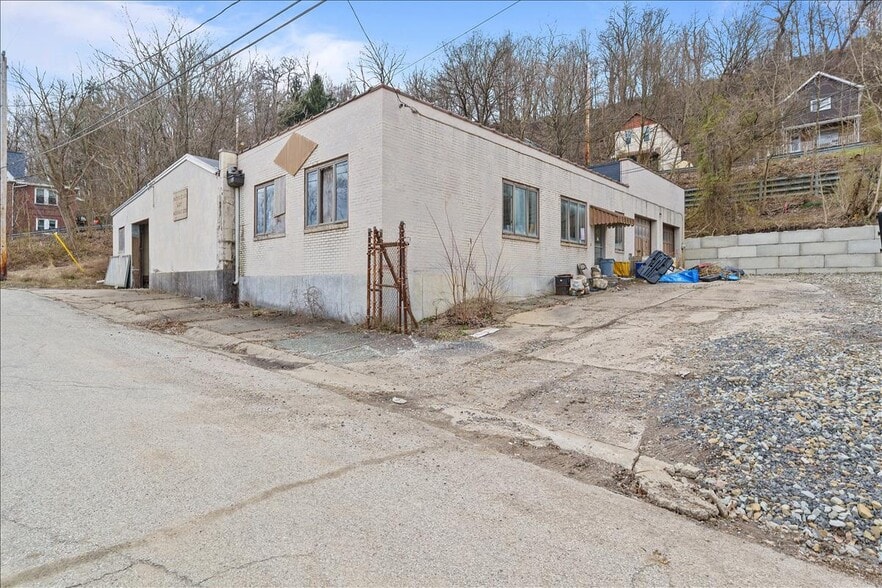 More Photos Of 84 Dawn Ave, Pittsburgh Warehouse For Lease