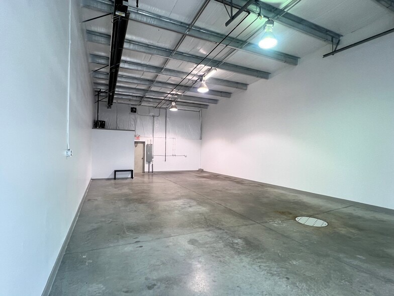 More Photos Of 5510 45th St, Leduc Manufacturing For Lease