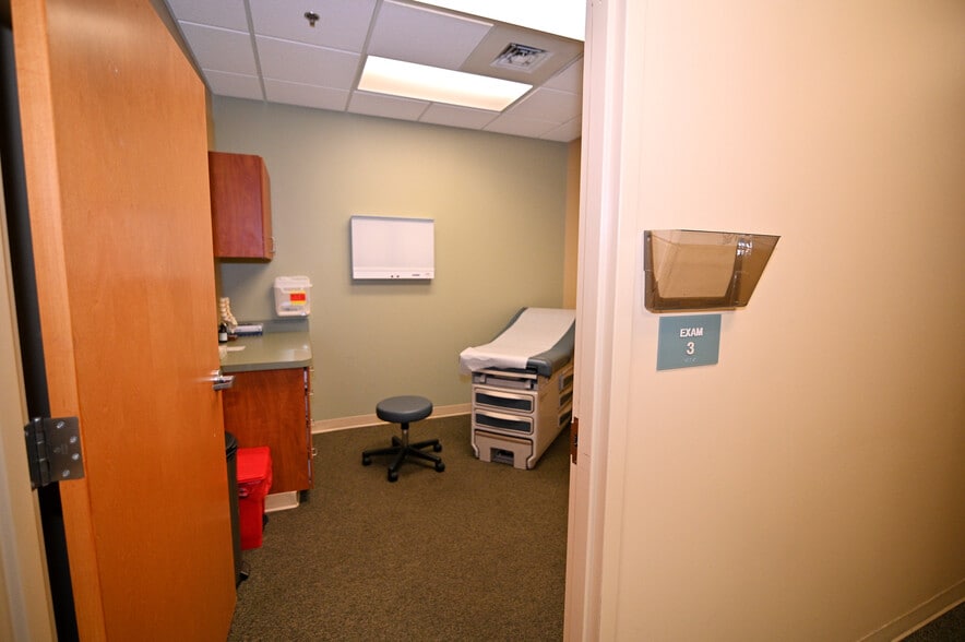 More Photos Of 2960 Technology Pl, Waldorf Research And Development For Lease