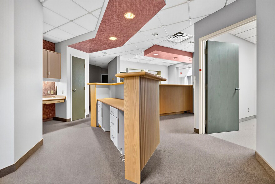 More Photos Of 3405 Rhodes Dr, Windsor Medical For Lease
