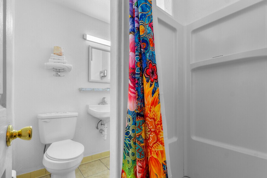 More Photos Of 1101 So White Sands Blvd, Alamogordo Hotel For Sale