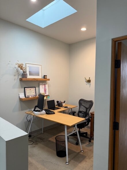 More Photos Of 1407 W Magnolia Blvd, Burbank Coworking Space