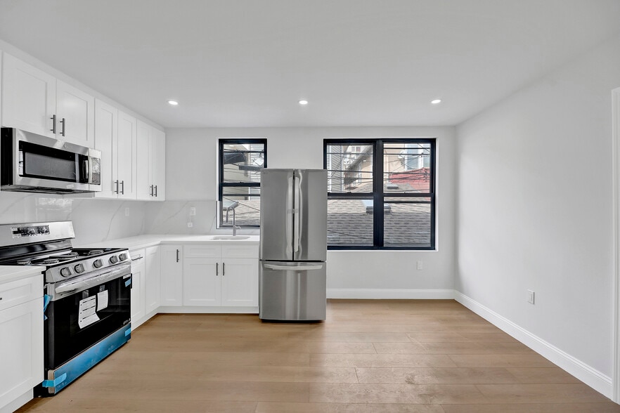 More Photos Of 3013 Brighton 5th St, Brooklyn Apartments For Sale