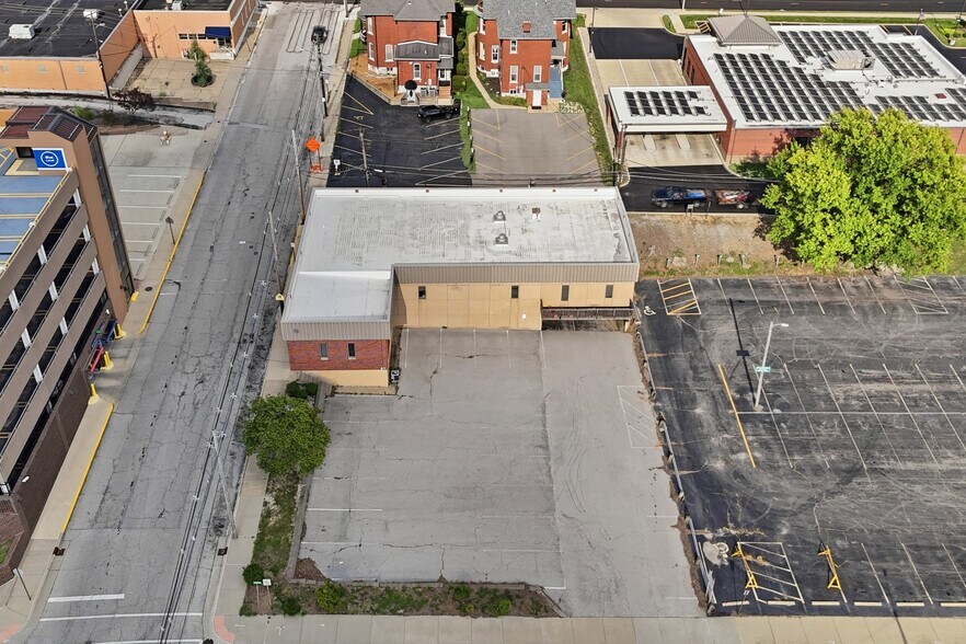 More Photos Of 12 W Lincoln St, Belleville Medical For Sale