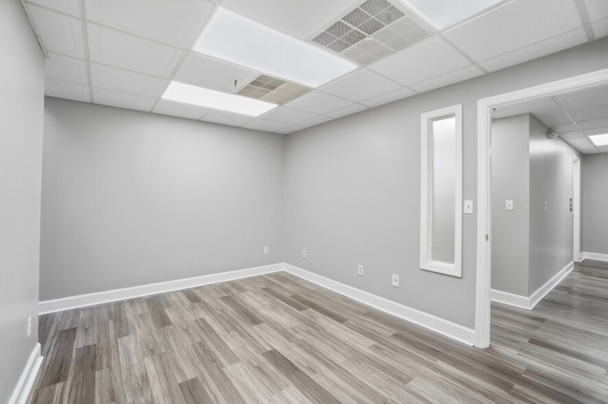 More Photos Of 4753-4759 Cornell Rd, Blue Ash Medical For Sale