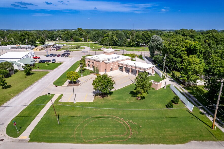 More Photos Of 525 N Osage Ave, Dewey Bank For Sale