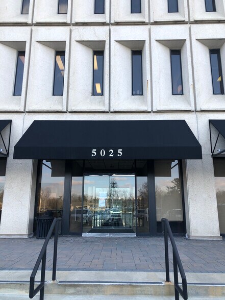More Photos Of 5025 Arlington Centre Blvd, Upper Arlington Office For Sale