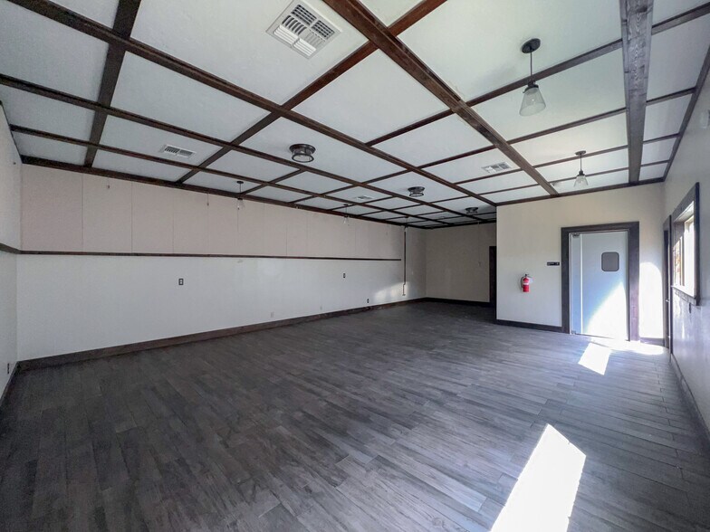 More Photos Of 114 N 5th St, Alpine Storefront For Sale