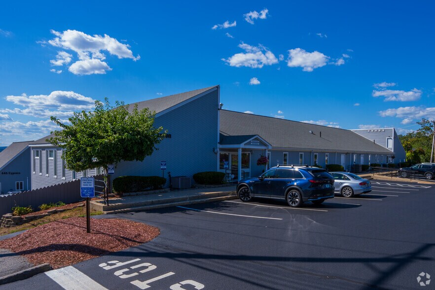 More Photos Of 30 Canton St, Manchester Medical For Lease