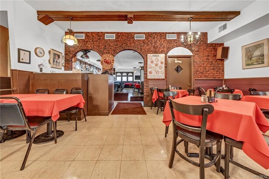 More Photos Of 3019 Pine Ave, Niagara Falls Restaurant For Sale