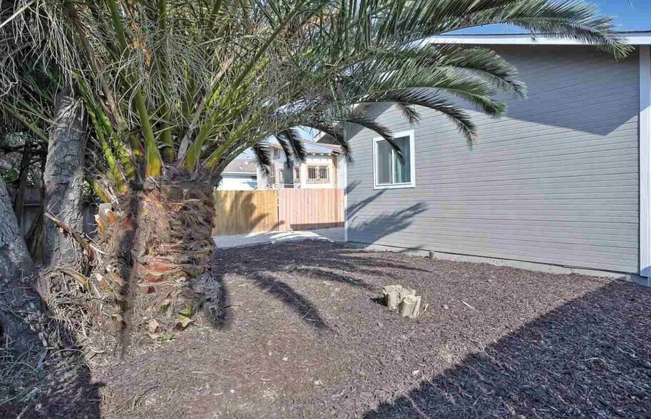 More Photos Of 1753 Church St, Oakland Specialty For Lease