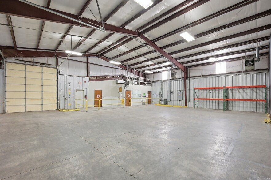 More Photos Of 416 NE 145th Pl, Edmond Warehouse For Lease
