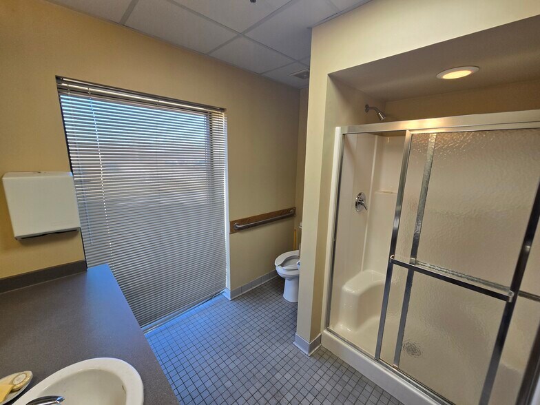 More Photos Of W146N5741 Enterprise Ave, Menomonee Falls Warehouse For Lease