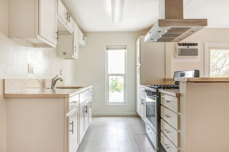 More Photos Of 423 N Harvard Blvd, Los Angeles Apartments For Sale