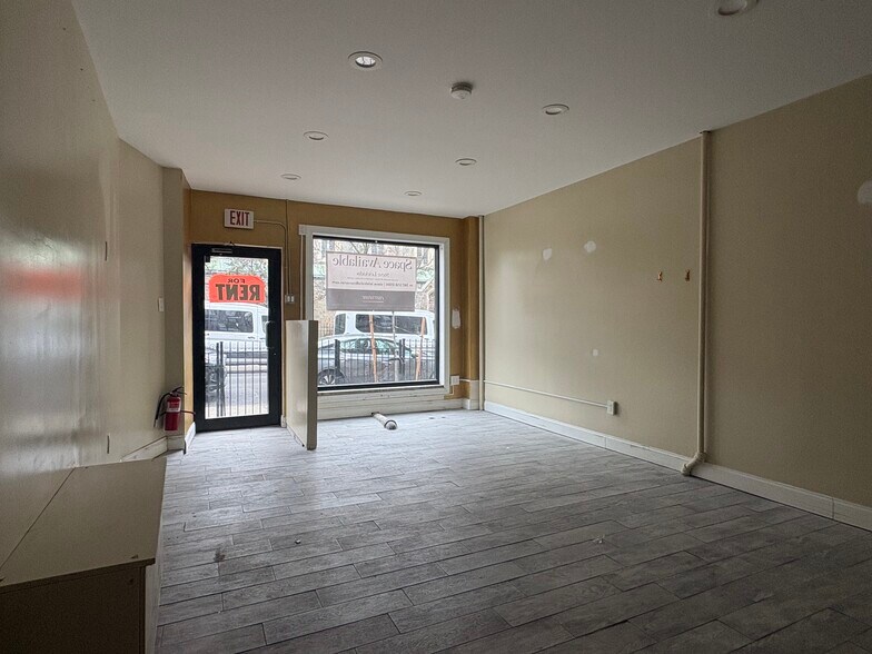 More Photos Of 3107 37th St, Astoria General Retail For Lease