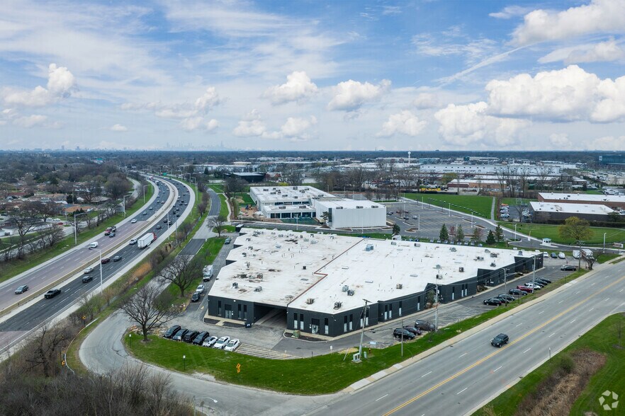 More Photos Of 7801-7855 Gross Point Rd, Skokie Light Manufacturing For Lease