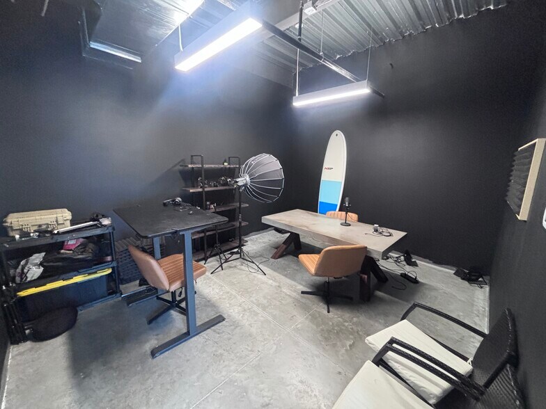 More Photos Of 8170 Uzita Dr, Sarasota Flex For Lease