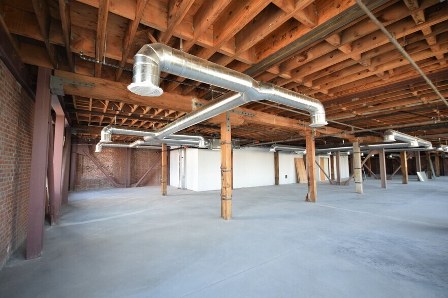 More Photos Of 440 Seaton St, Los Angeles Loft Creative Space For Lease