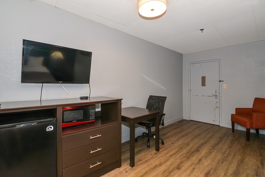 More Photos Of 1186 Worcester Rd, Framingham Hotel For Sale