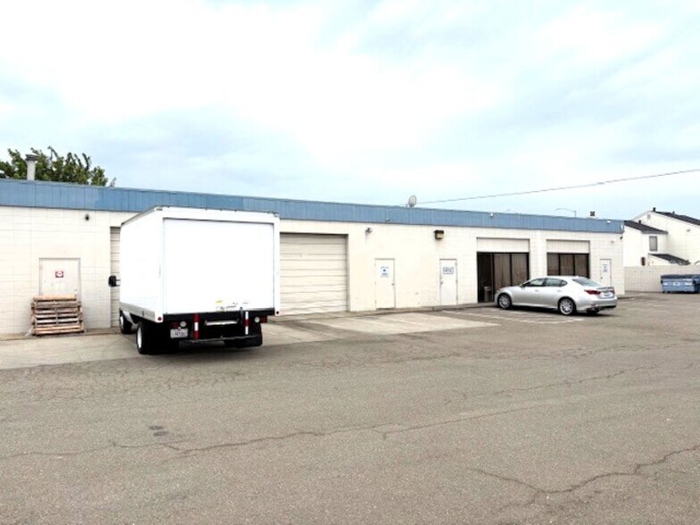 More Photos Of 2882 Grove Way, Castro Valley Service For Lease