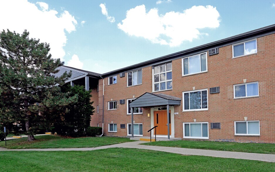 More Photos Of 25500 Greenfield Rd, Oak Park Apartments For Sale