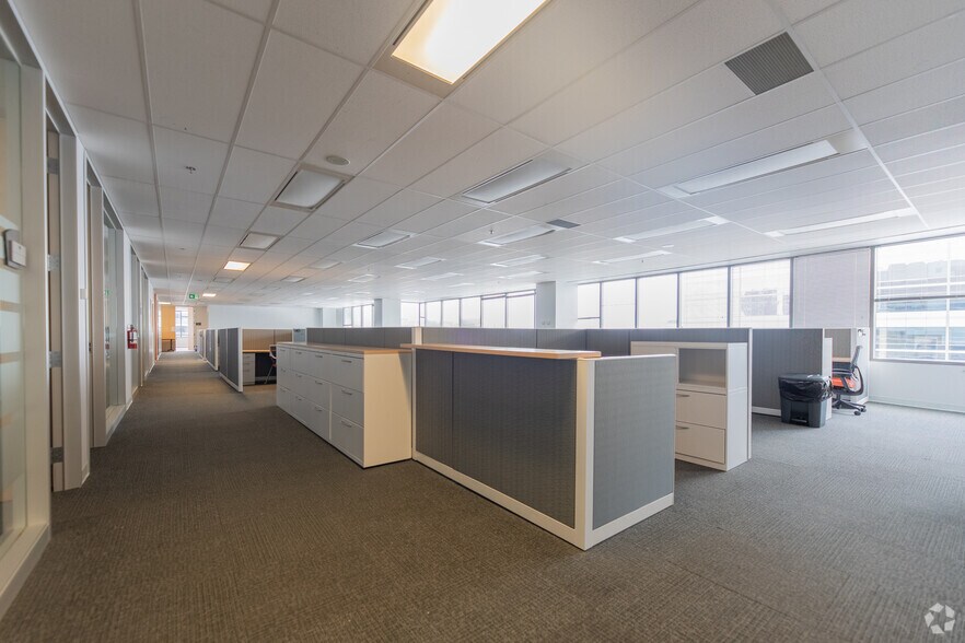 More Photos Of 125 Commerce Valley Dr W, Markham Coworking Space