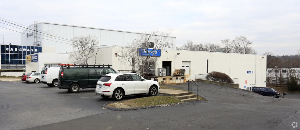 More Photos Of 633 Hope St, Stamford Warehouse For Lease