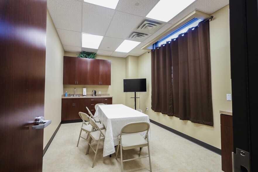 More Photos Of 4000 Garth Rd, Baytown Medical For Sale