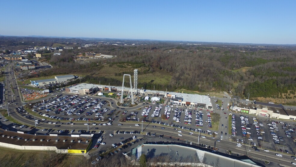 More Photos Of 2655 Teaster Ln, Pigeon Forge Unknown For Lease