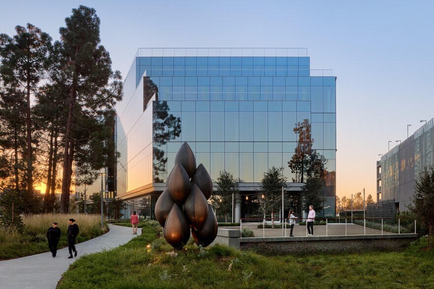 More Photos Of 200 Twin Dolphin Dr, Redwood City Office For Lease