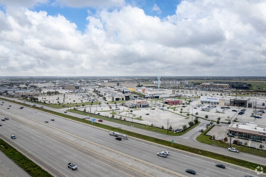 More Photos Of 500 Baybrook Mall, Friendswood Unknown For Lease