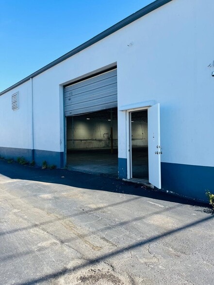 More Photos Of 810 NW 1st Ave, Boca Raton Warehouse For Lease