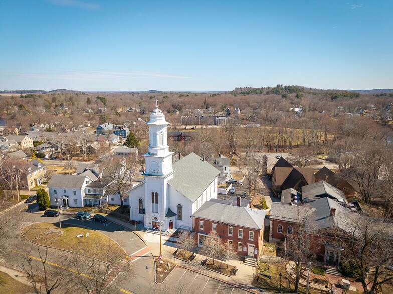 More Photos Of 29 N Main St, Ipswich Office For Sale
