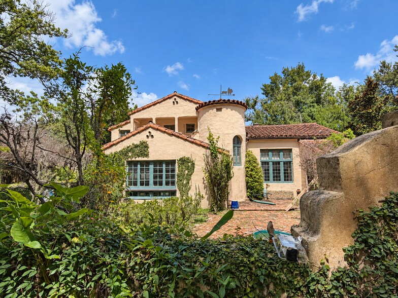 More Photos Of 617 N Interlachen Ave, Winter Park Specialty For Sale