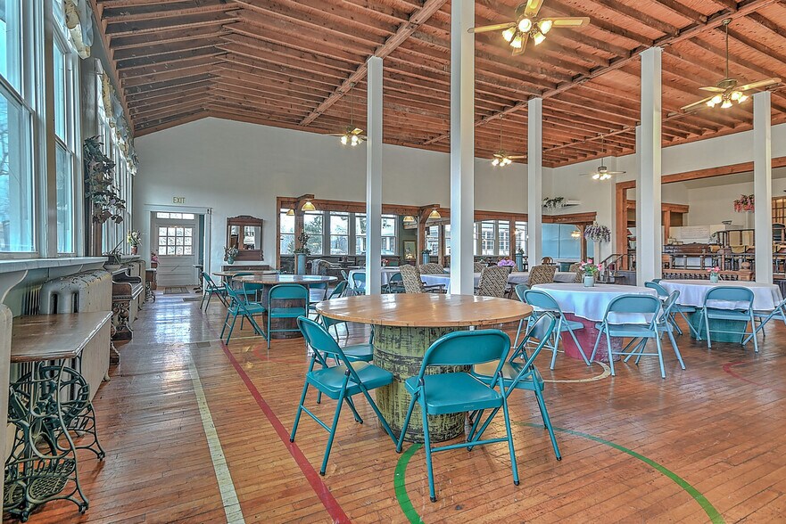More Photos Of 19407 Bethel Rd, Abingdon Flex For Sale