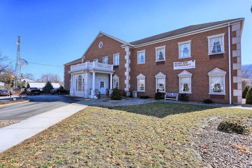 More Photos Of 150 Market Sq, Millersburg Bank For Sale
