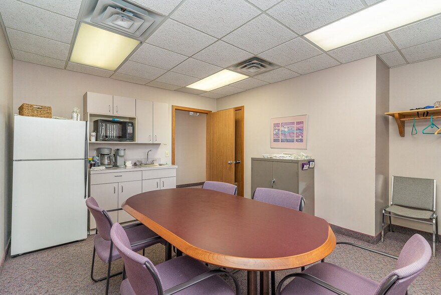 More Photos Of 3588 Center Ave, Essexville Medical For Sale