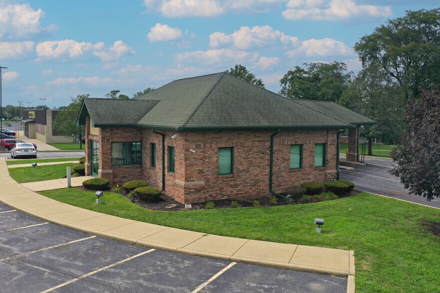 More Photos Of 2 Main St, Park Forest Bank For Lease