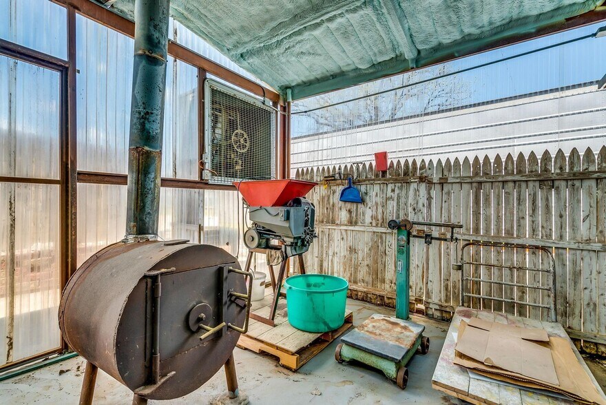 More Photos Of 1990 Highway 36 E, Rising Star Garden Center For Sale