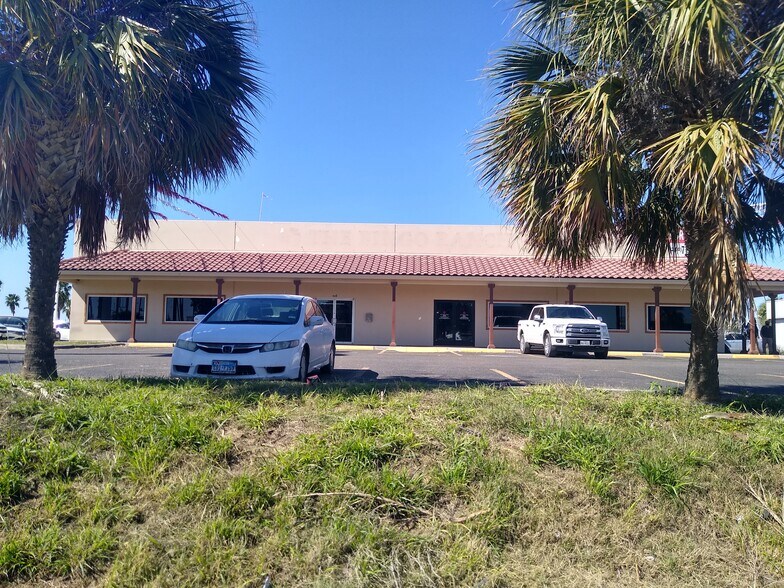 More Photos Of 800 S International Blvd, Hidalgo Freestanding For Lease