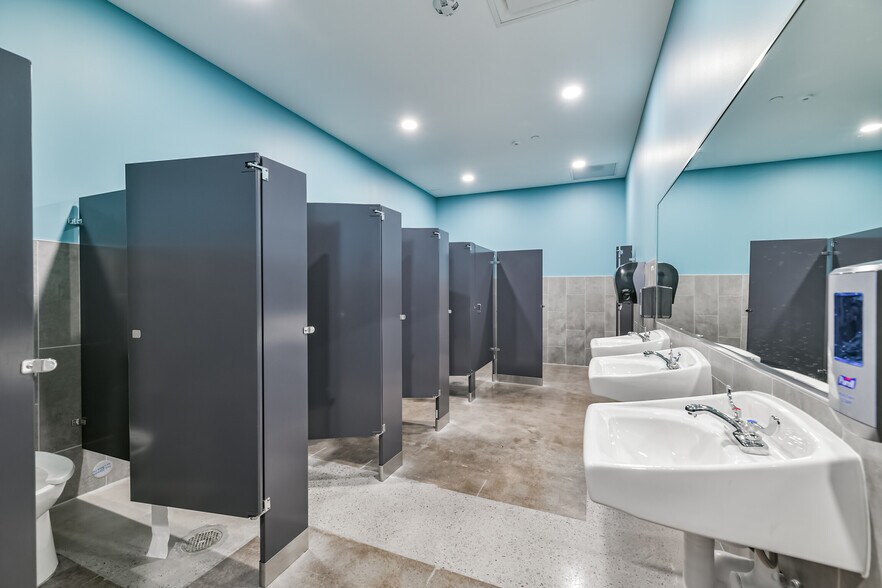 More Photos Of 1222 W Main St, Tomball Religious Facility For Sale