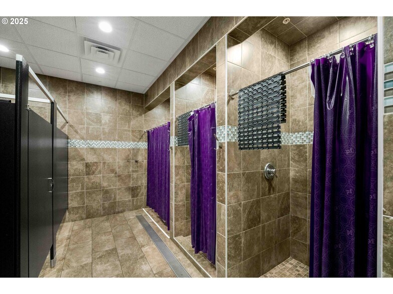 More Photos Of 1236 Teakwood Ave, Coos Bay Health Club For Sale